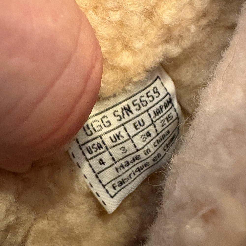 Genuine suede Uggs - Picture 5 of 8
